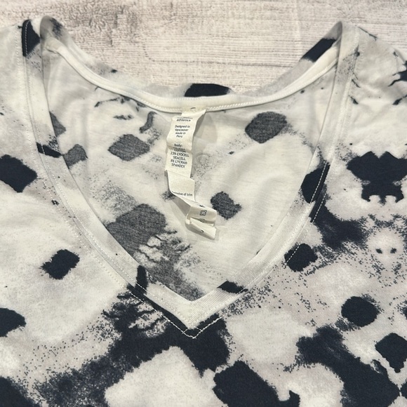 🍋Women’s Lululemon Love Tee II size 2🍋 - Picture 3 of 10